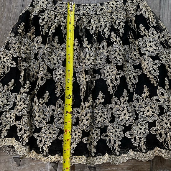 Buttons Skirt - Picture 8 of 10